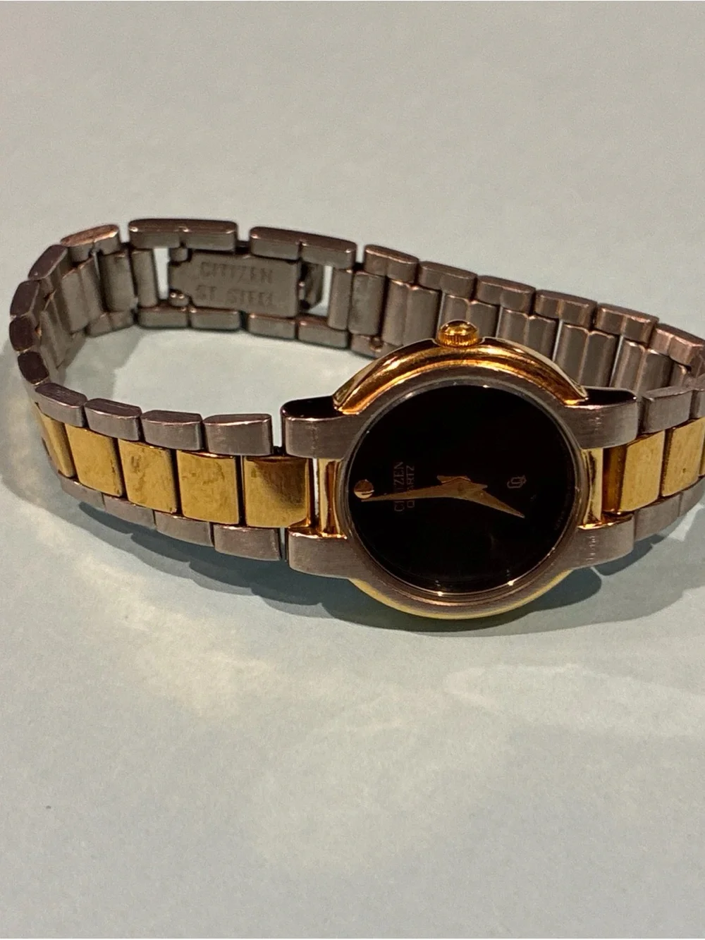 Vintage Citizen Womens 3220-K03755 Quartz Watch 2 Tone Bracelet Band Black Dial